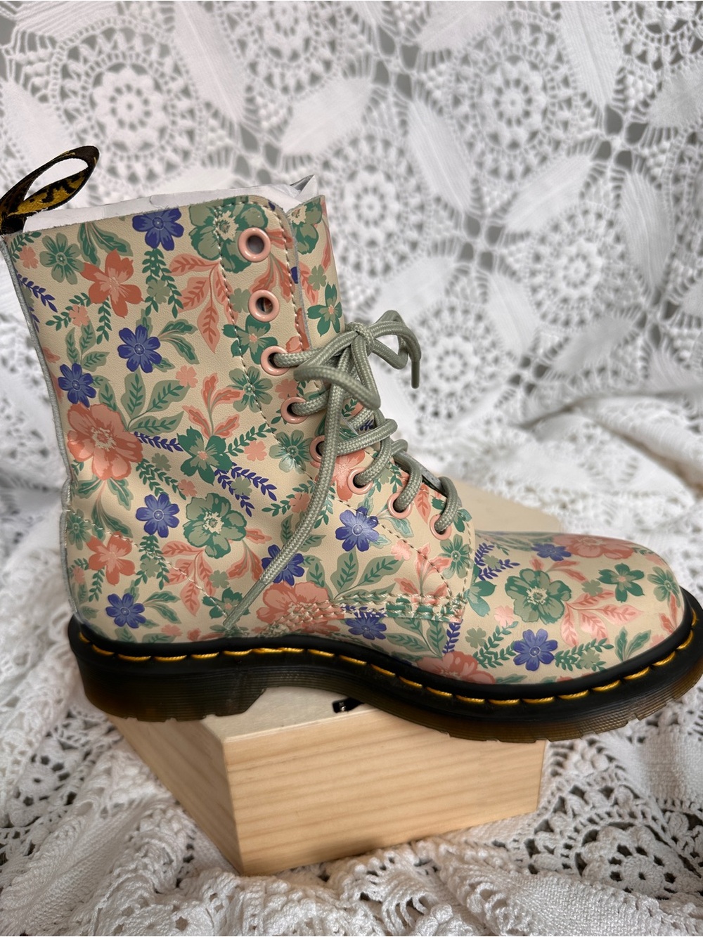 Dr. Martens 1460 Pascal Floral Reclaimed Leather Boots Cloud Cream Multi Sz7 - Picture 12 of 15